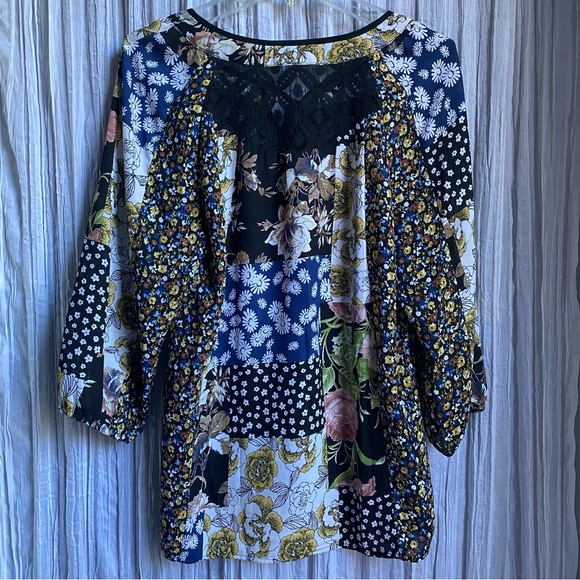 Mixed Print Lace Blouse - Picture 6 of 6